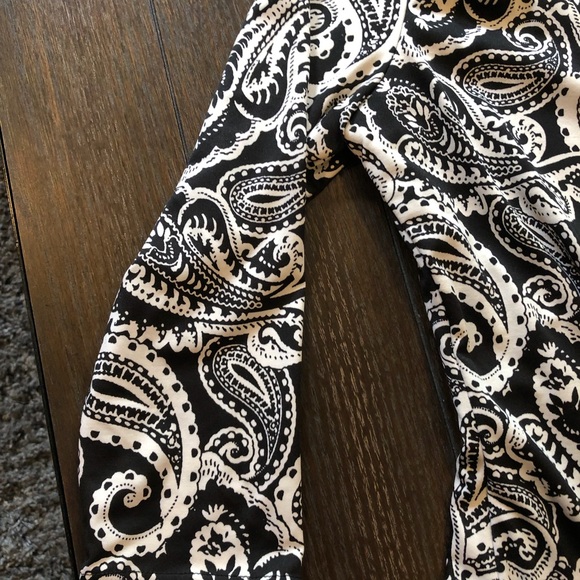 Dress. Worn once. Cream and black, so comfortable! - Picture 4 of 4